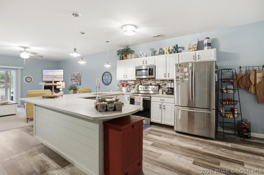 Cute, updated, and completely move-in ready-just bring your - photo 9