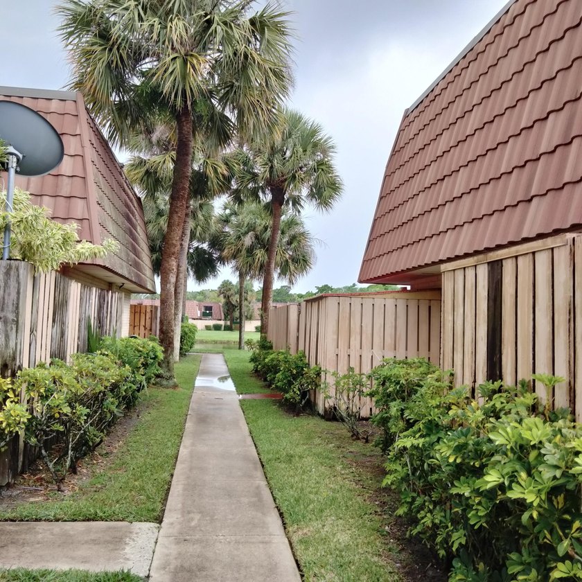 BEAUTIFUL 2BR/2.5BTH TOWNHOUSE W/ DIRECT LAKE VIEW. FULLY - photo 15