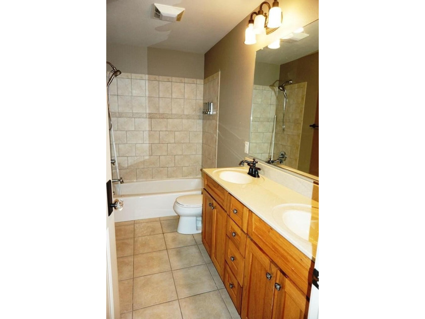 Beautiful open design custom home offers 3 BRs, 4 baths, hickory - photo 15