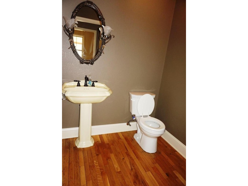 Beautiful open design custom home offers 3 BRs, 4 baths, hickory - photo 20