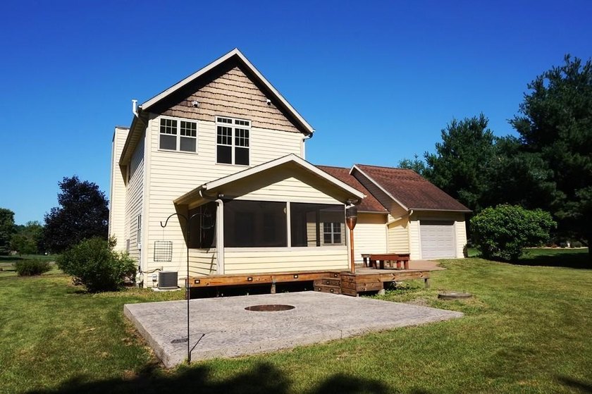 Beautiful open design custom home offers 3 BRs, 4 baths, hickory - photo 25