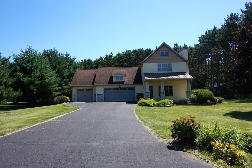 Beautiful open design custom home offers 3 BRs, 4 baths, hickory - photo 27