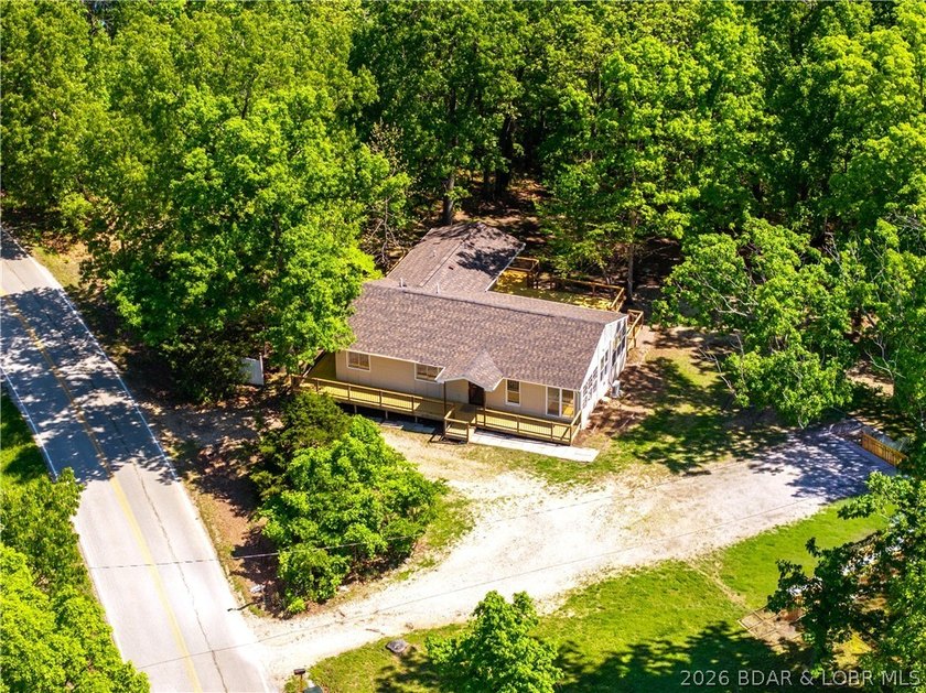 SELLER NOW OFFERING $5,000 TOWARDS CLOSING COSTS! Completely - photo 2