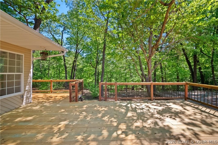 SELLER NOW OFFERING $5,000 TOWARDS CLOSING COSTS! Completely - photo 6