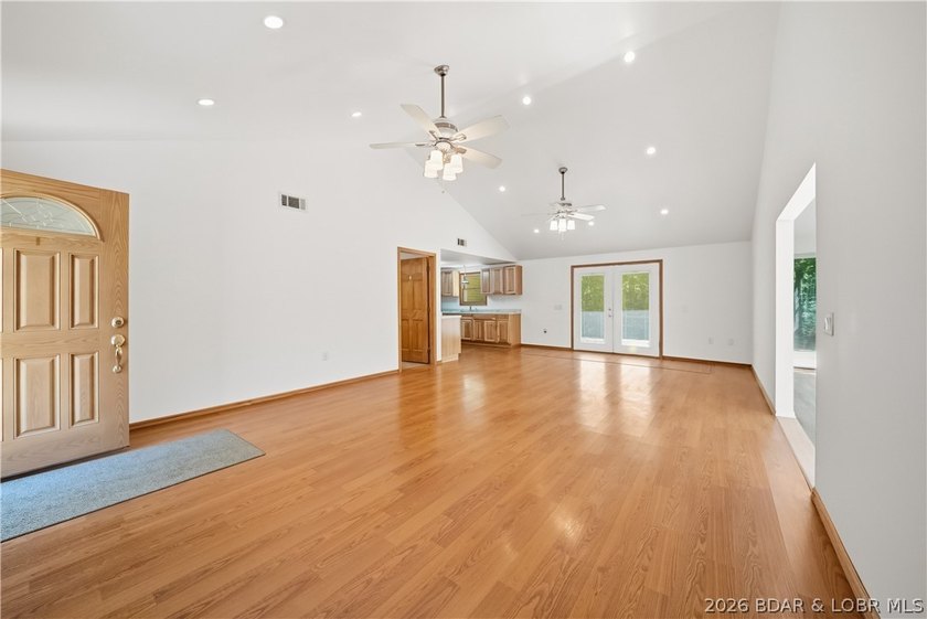 SELLER NOW OFFERING $5,000 TOWARDS CLOSING COSTS! Completely - photo 9