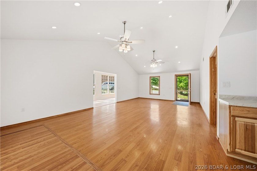 SELLER NOW OFFERING $5,000 TOWARDS CLOSING COSTS! Completely - photo 10