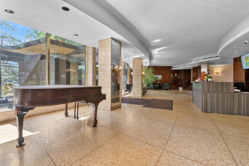 Welcome to this spacious one bedroom apartment offering comfort - photo 12