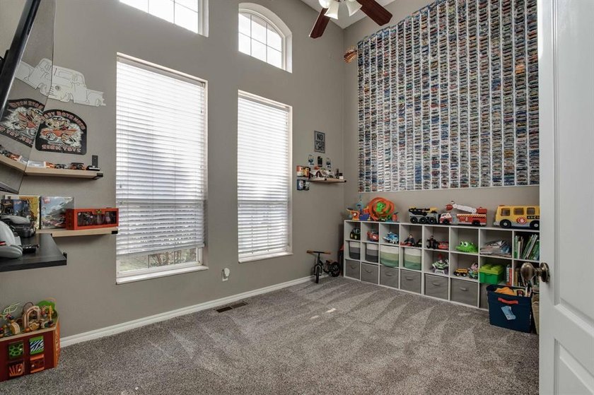 Set on nearly an acre (MOL) in Northwood Lake Estates, this - photo 14