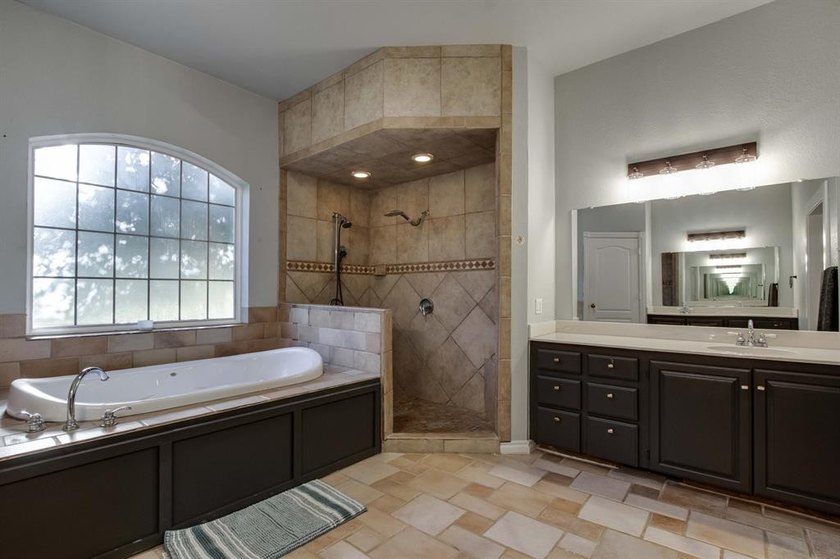 Set on nearly an acre (MOL) in Northwood Lake Estates, this - photo 18
