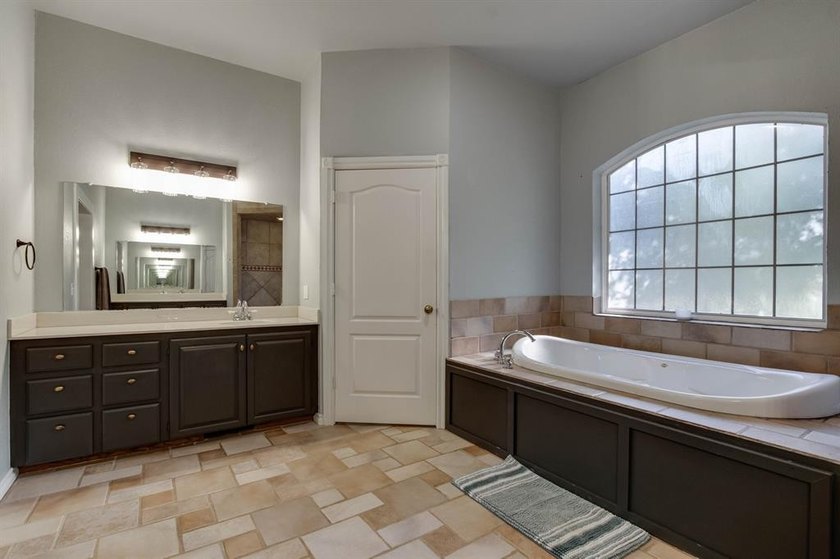 Set on nearly an acre (MOL) in Northwood Lake Estates, this - photo 19