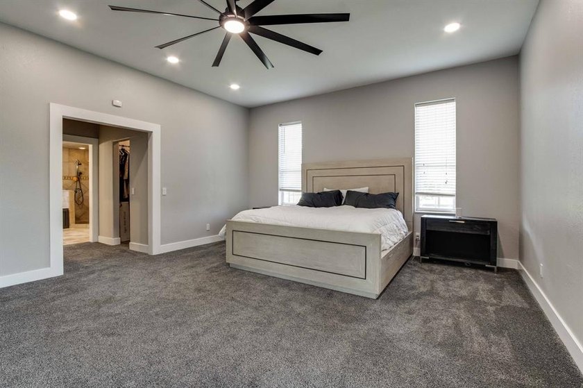 Set on nearly an acre (MOL) in Northwood Lake Estates, this - photo 20
