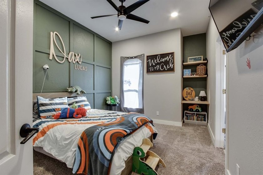 Set on nearly an acre (MOL) in Northwood Lake Estates, this - photo 25