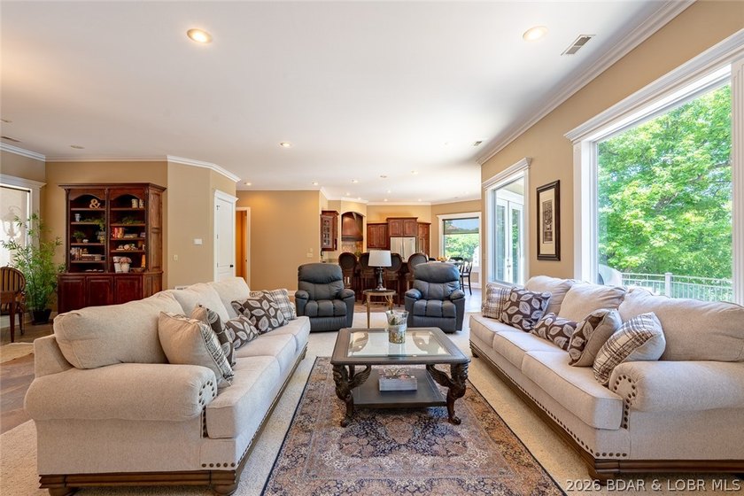 Experience lakefront living at the 17MM in the prestigious Porto - photo 6