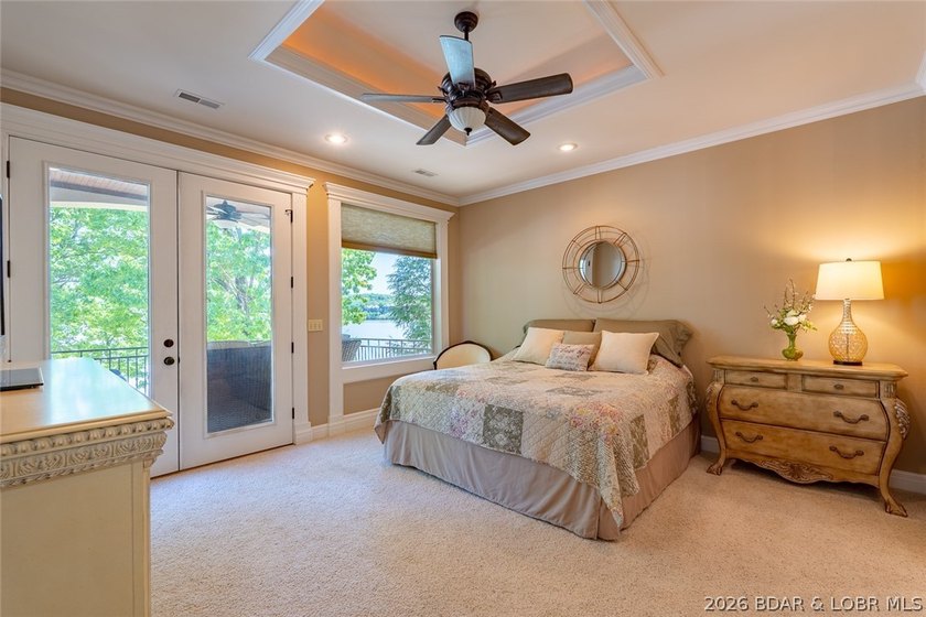 Experience lakefront living at the 17MM in the prestigious Porto - photo 9