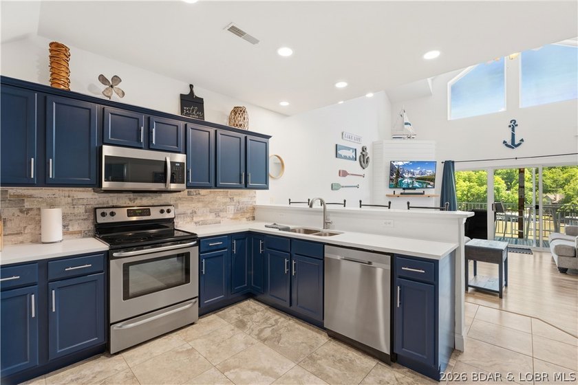 This is the kind of lake condo people wait for-top-floor views - photo 7