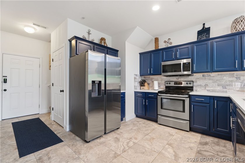 This is the kind of lake condo people wait for-top-floor views - photo 10