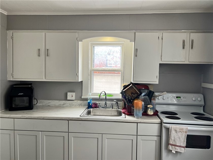 Welcome to 154 Furlong Street! This 3-bedroom Colonial offers a - photo 4