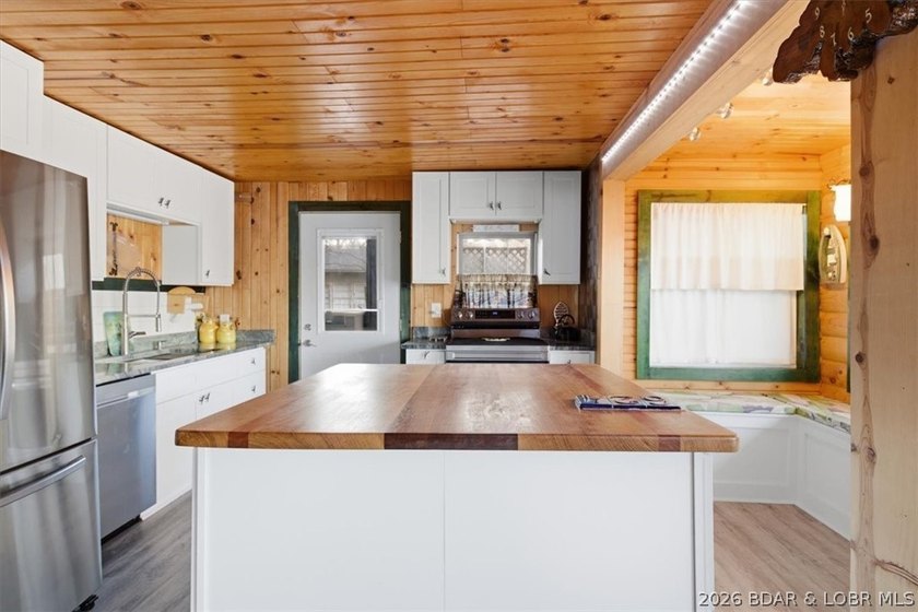 Charming lakefront cabin delivers the perfect blend of - photo 8
