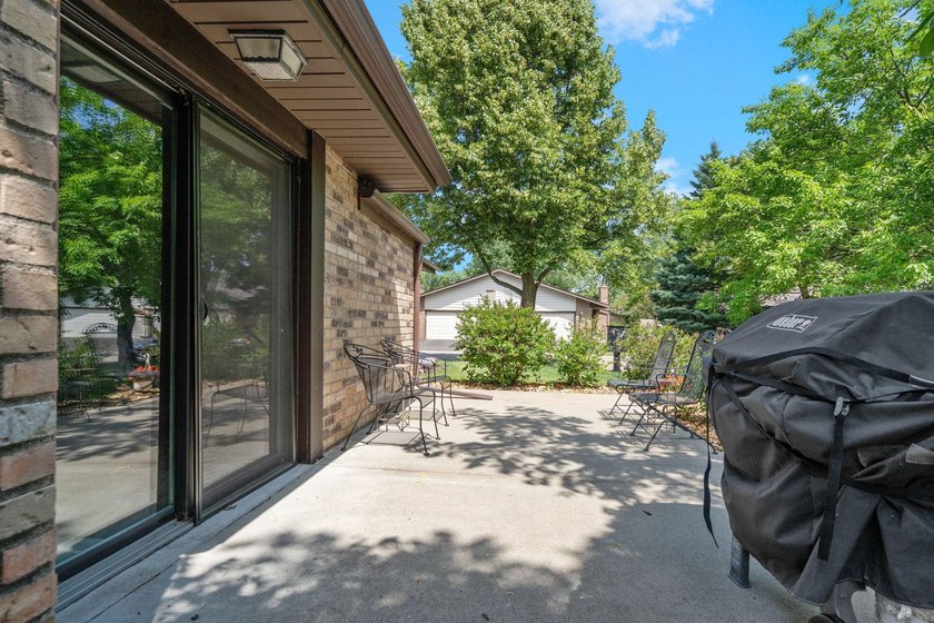 Welcome to this beautifully updated Kingswood model in desirable - photo 18