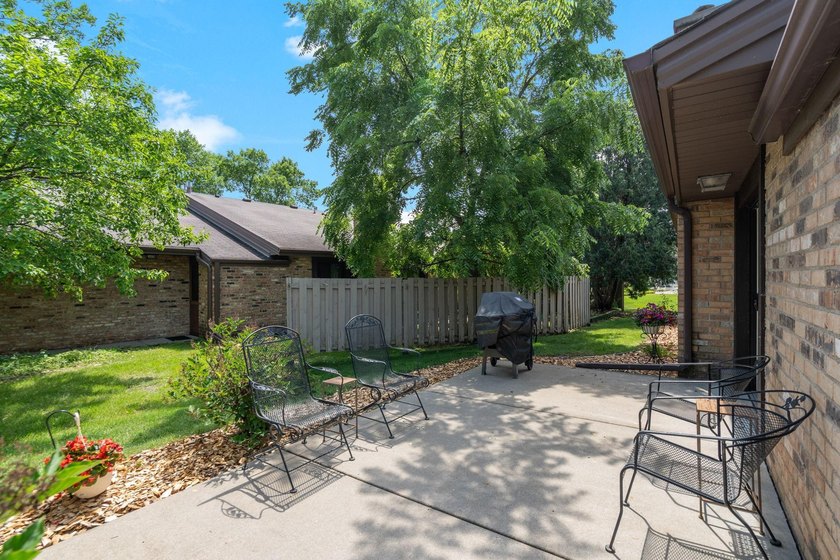 Welcome to this beautifully updated Kingswood model in desirable - photo 19