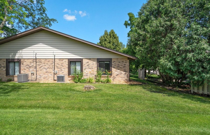 Welcome to this beautifully updated Kingswood model in desirable - photo 20