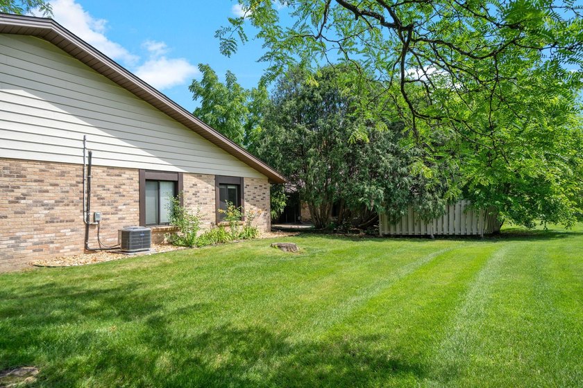 Welcome to this beautifully updated Kingswood model in desirable - photo 22
