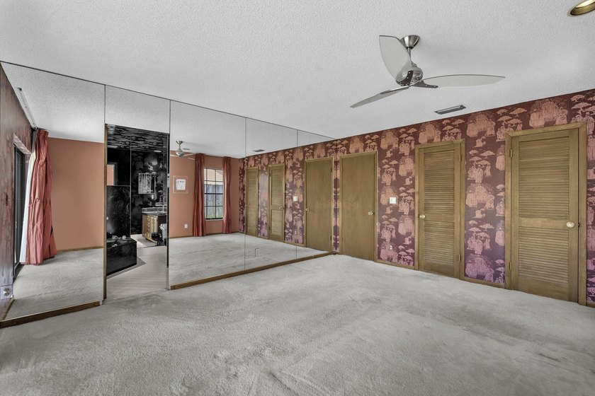 Welcome to this charming 3/2 single-family home in the heart of - photo 20