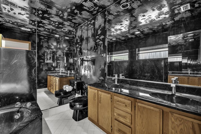 Welcome to this charming 3/2 single-family home in the heart of - photo 22