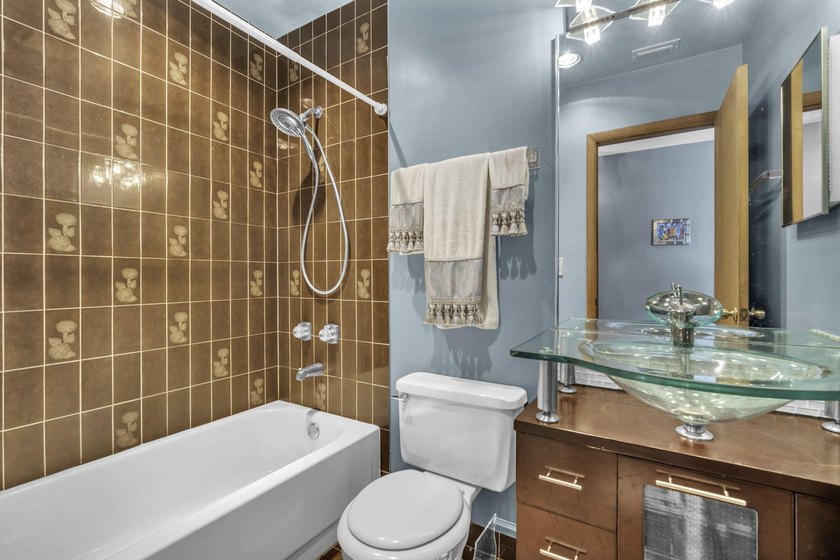 Welcome to this charming 3/2 single-family home in the heart of - photo 27