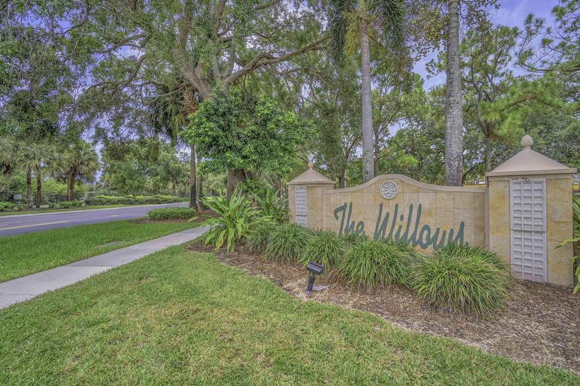 Welcome to this charming 3/2 single-family home in the heart of - photo 34