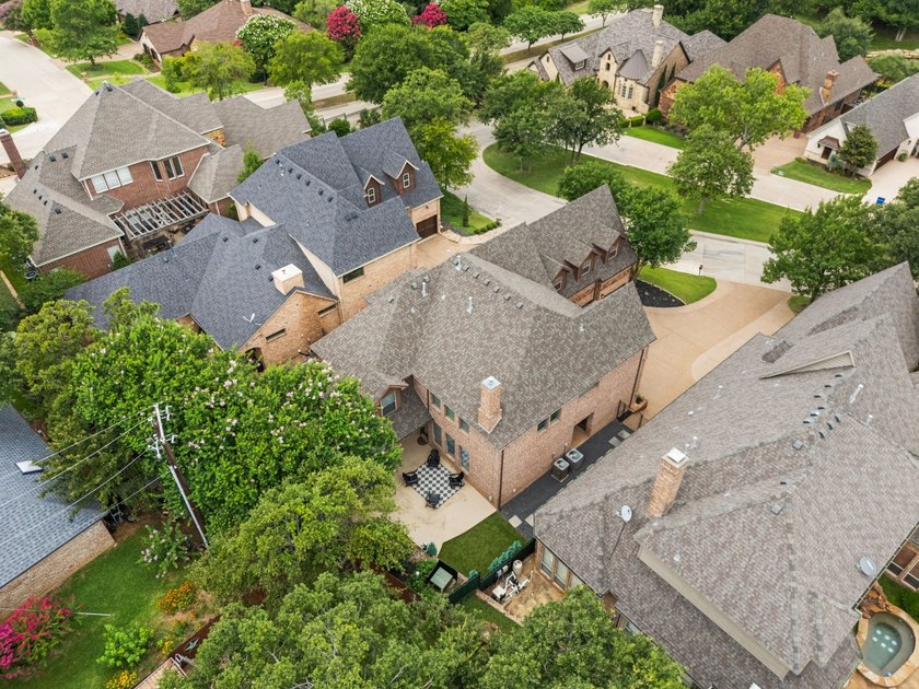 Nestled within the prestigious, guard-gated Villas of Hogan's - photo 38