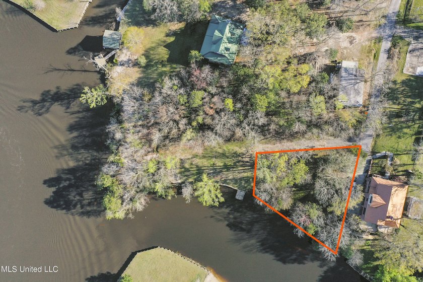 Great 0.25-acre waterfront lot in the Panoramic Acres - photo 4