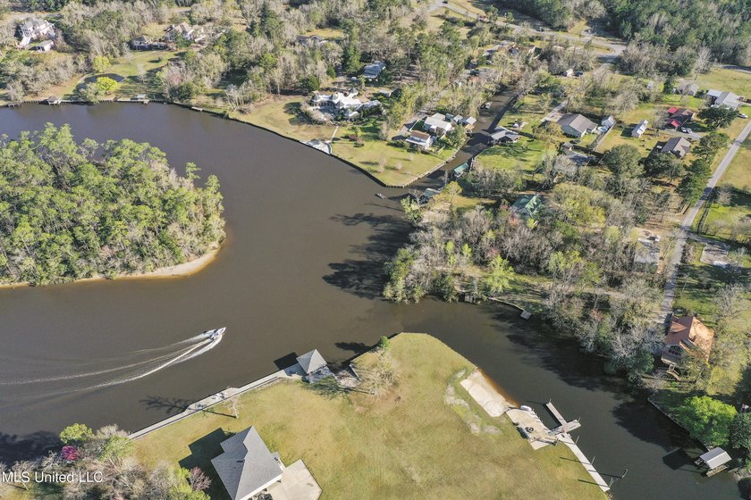 Great 0.25-acre waterfront lot in the Panoramic Acres - photo 8