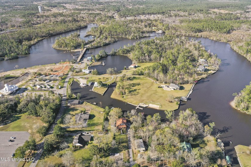 Great 0.25-acre waterfront lot in the Panoramic Acres - photo 10