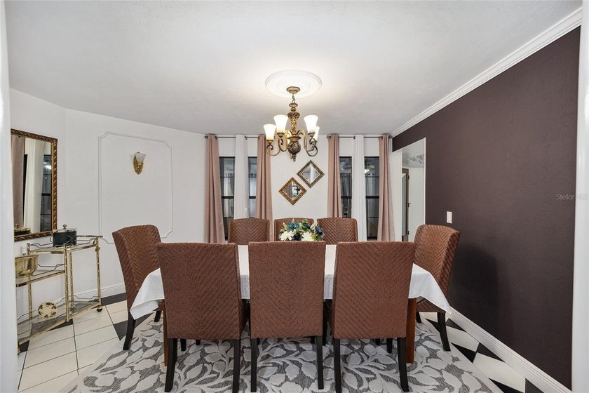Welcome to Villa Maria, a beautifully renovated 3-bedroom, 2 - photo 11