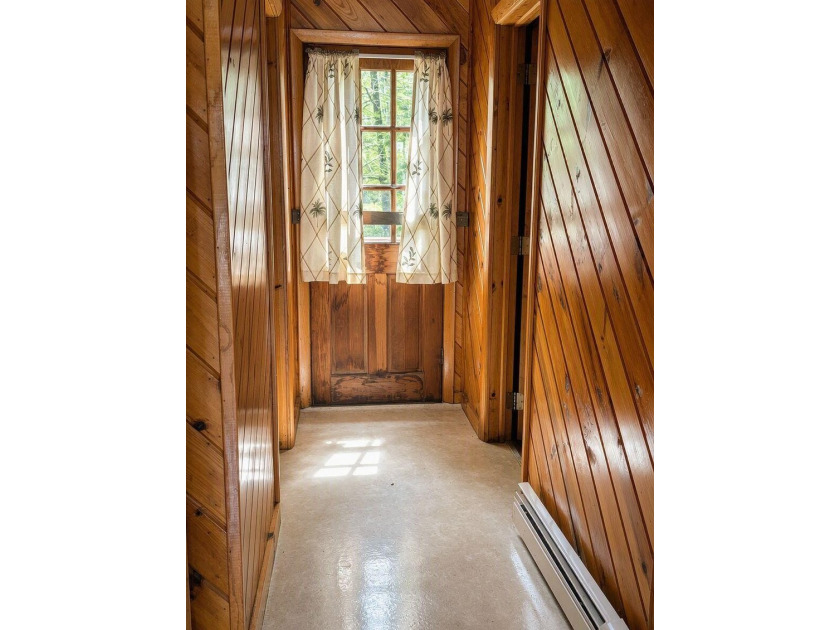 A true Washington Pond gem: owned waterfront, deep-water access - photo 18