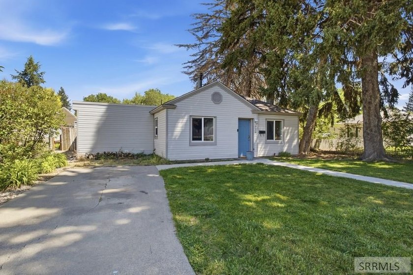 Charming Downtown Oasis Near Tautphaus Park! Welcome to 320 W - photo 4