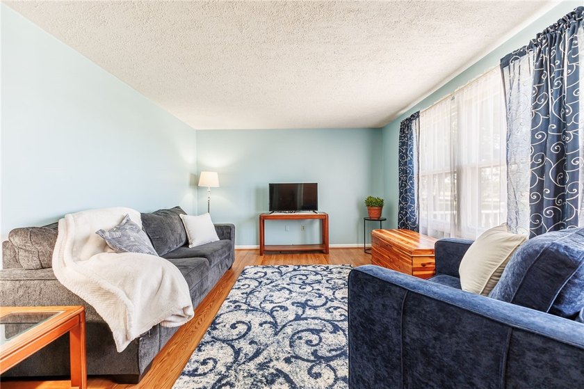 Welcome home to this lovingly maintained split-level, proudly - photo 4