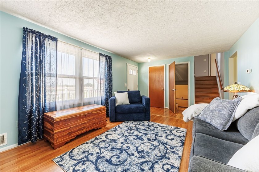 Welcome home to this lovingly maintained split-level, proudly - photo 5