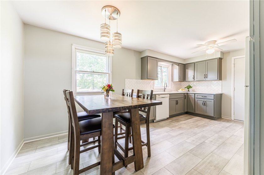 Welcome home to this lovingly maintained split-level, proudly - photo 9