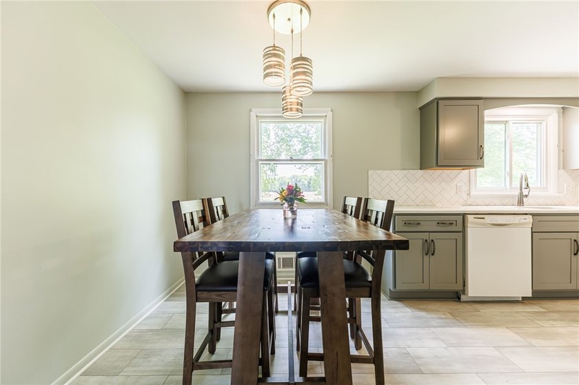 Welcome home to this lovingly maintained split-level, proudly - photo 10