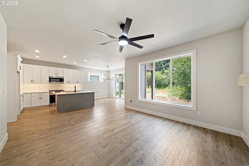 Beautiful new Traditional home backing to serene greenspace - photo 6