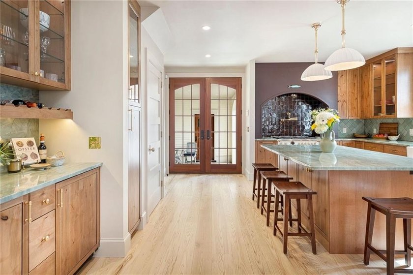 Located in Newport's Historic Point neighborhood, this newly - photo 15