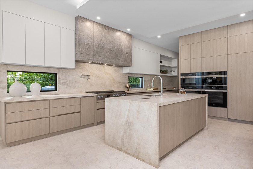 Located at 217 Thatch Palm Drive within the prestigious Royal - photo 18