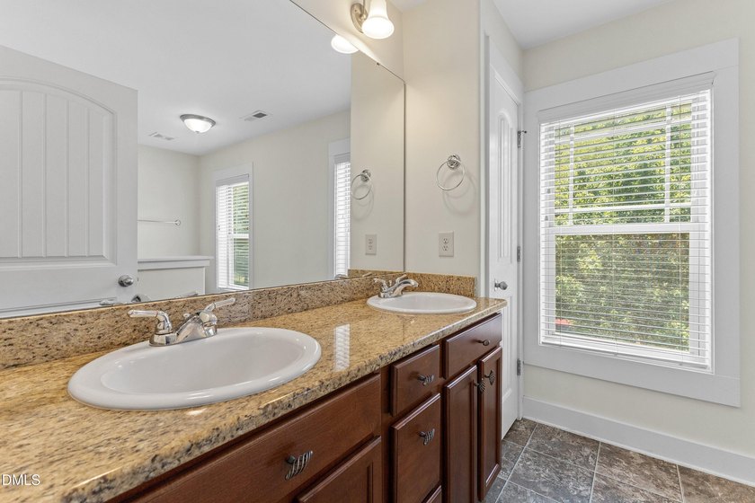 Welcome home to this beautiful, move-in-ready end-unit townhouse - photo 23