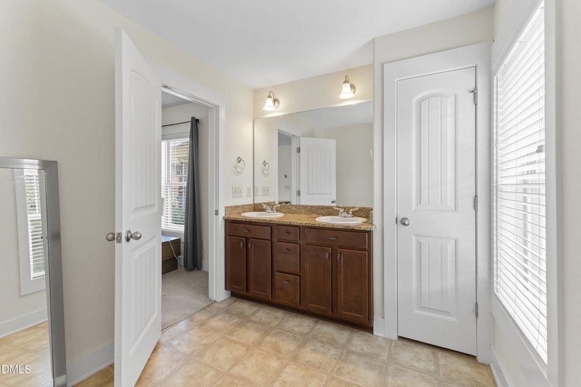 Welcome home to this beautiful, move-in-ready end-unit townhouse - photo 32