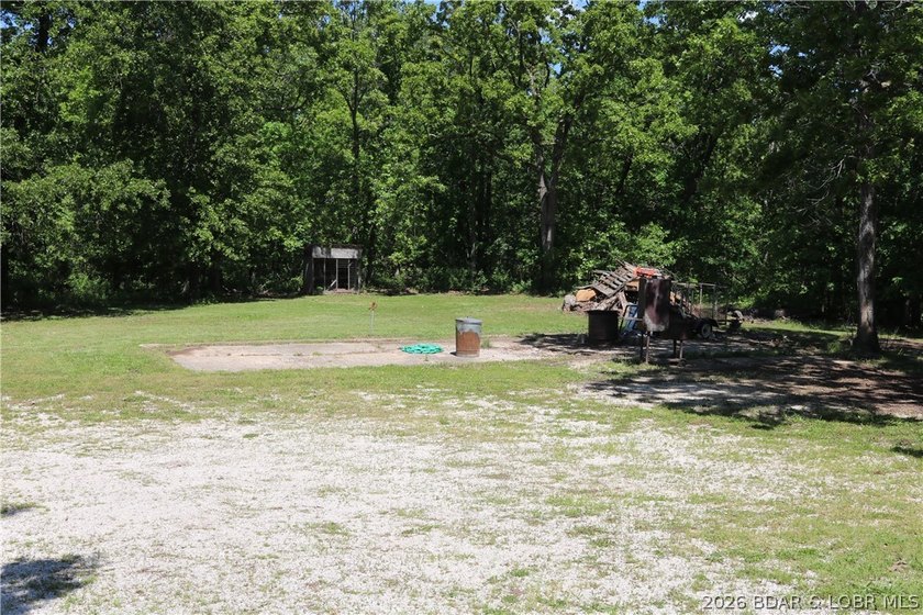 LARGE COUNTRY HOME WITH HIGHLY DESIRABLE LOCATION. ALMOST 4200 - photo 4