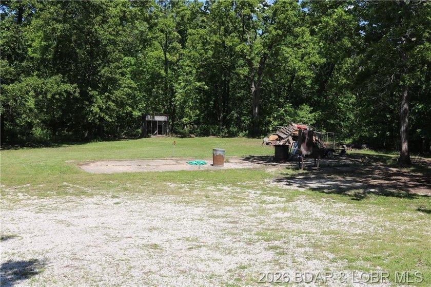 LARGE COUNTRY HOME WITH HIGHLY DESIRABLE LOCATION. ALMOST 4200 - photo 4