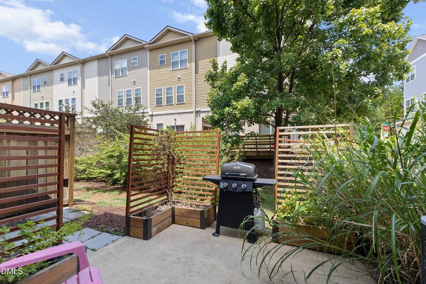 Welcome home to this beautiful, move-in-ready end-unit townhouse - photo 35