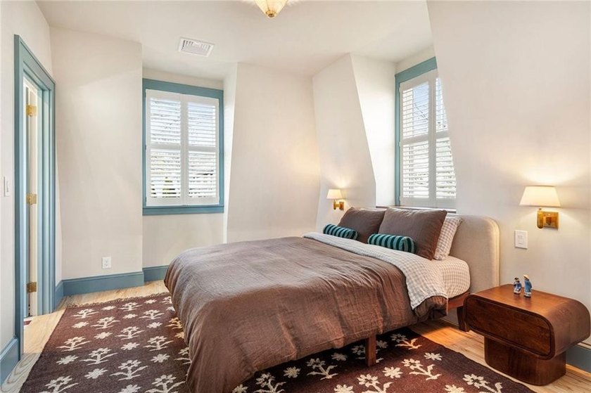 Located in Newport's Historic Point neighborhood, this newly - photo 38